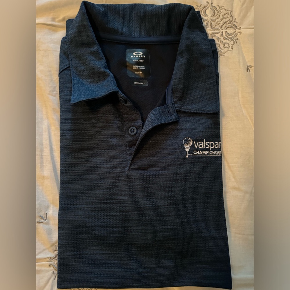 Oakley men’s Valspar golf shirt .navy blue